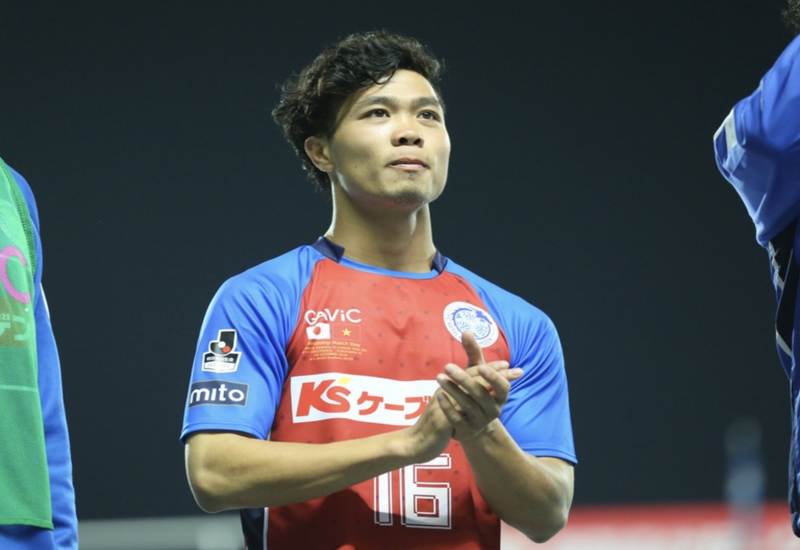 Công Phượng là một cầu thủ bóng đá chuyên nghiệp người Việt Nam
